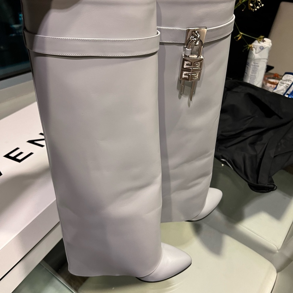 Shark lock pants boots in box leather